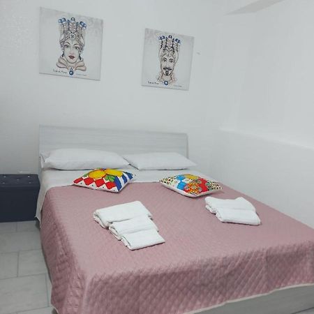 Moro Rooms Catania Bagian luar foto