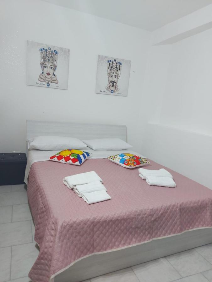 Moro Rooms Catania Bagian luar foto