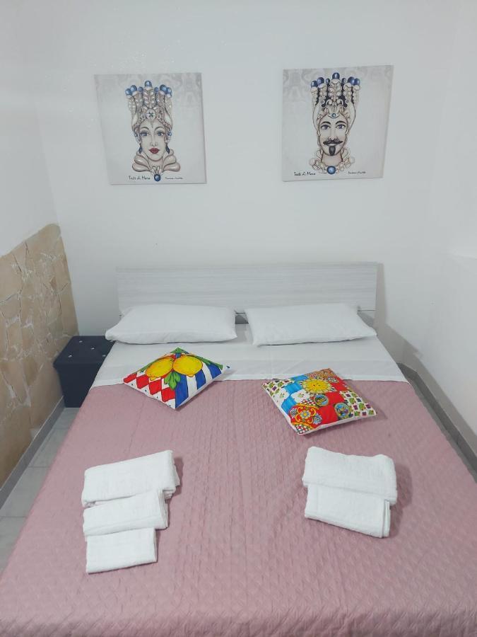 Moro Rooms Catania Bagian luar foto